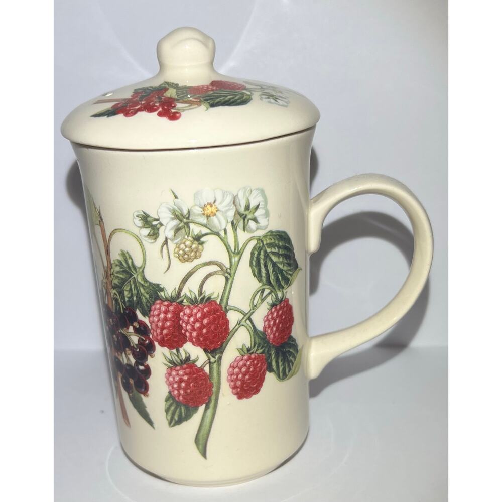 Tea Cup with lid
Gorgeous berry pattern ￼